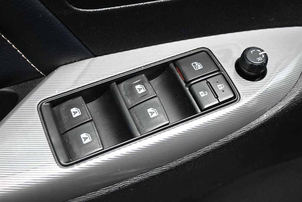 Used 2017 Toyota Sienna - photo 13