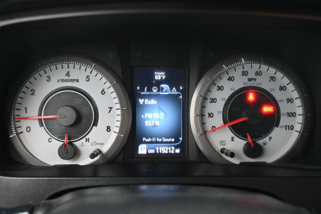 Used 2017 Toyota Sienna - photo 14