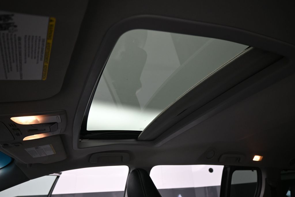 Used 2017 Toyota Sienna - photo 18