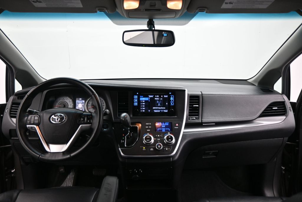 Used 2017 Toyota Sienna - photo 21