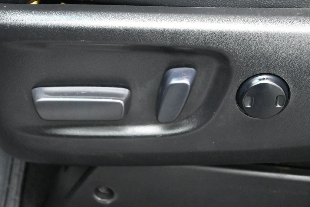 Used 2017 Toyota Sienna - photo 11