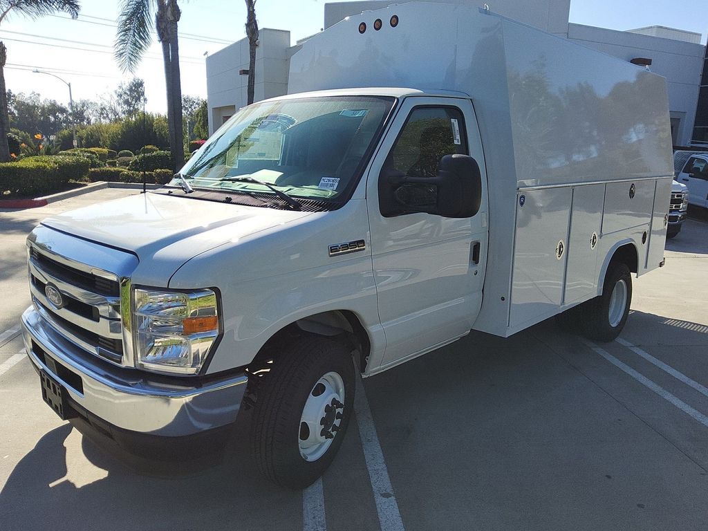 New 2026 Ford E-350 - photo 2