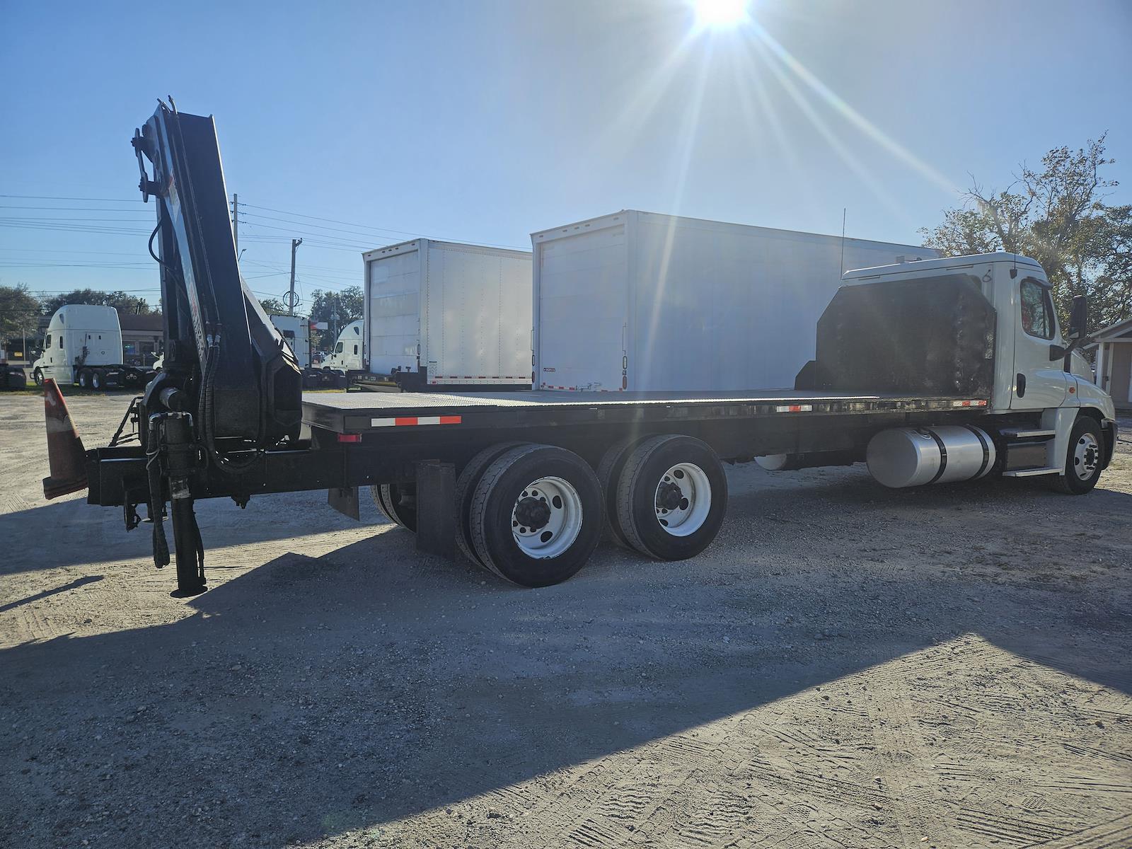 Used 2018 Freightliner Cascadia - photo 6