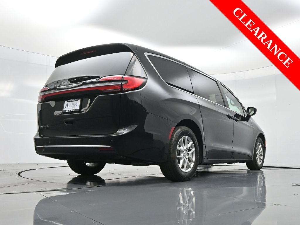Used 2024 Chrysler Pacifica - photo 28