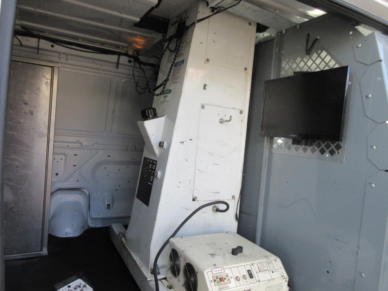Used 2012 Ford E-350 - photo 8