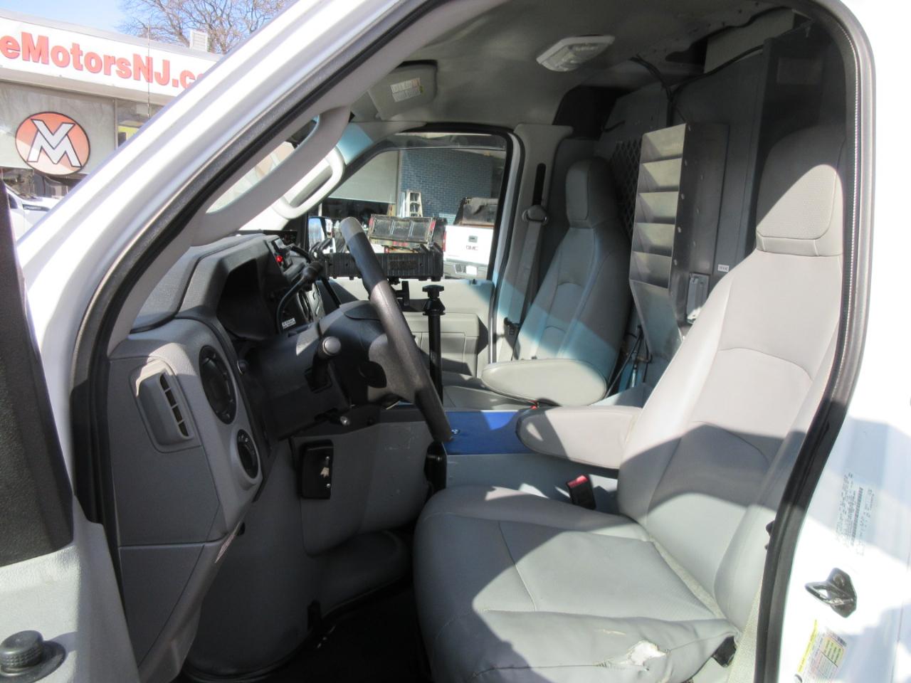 Used 2012 Ford E-350 - photo 10