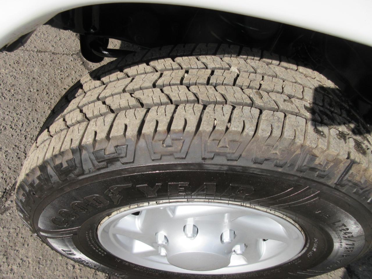 Used 2012 Ford E-350 - photo 32