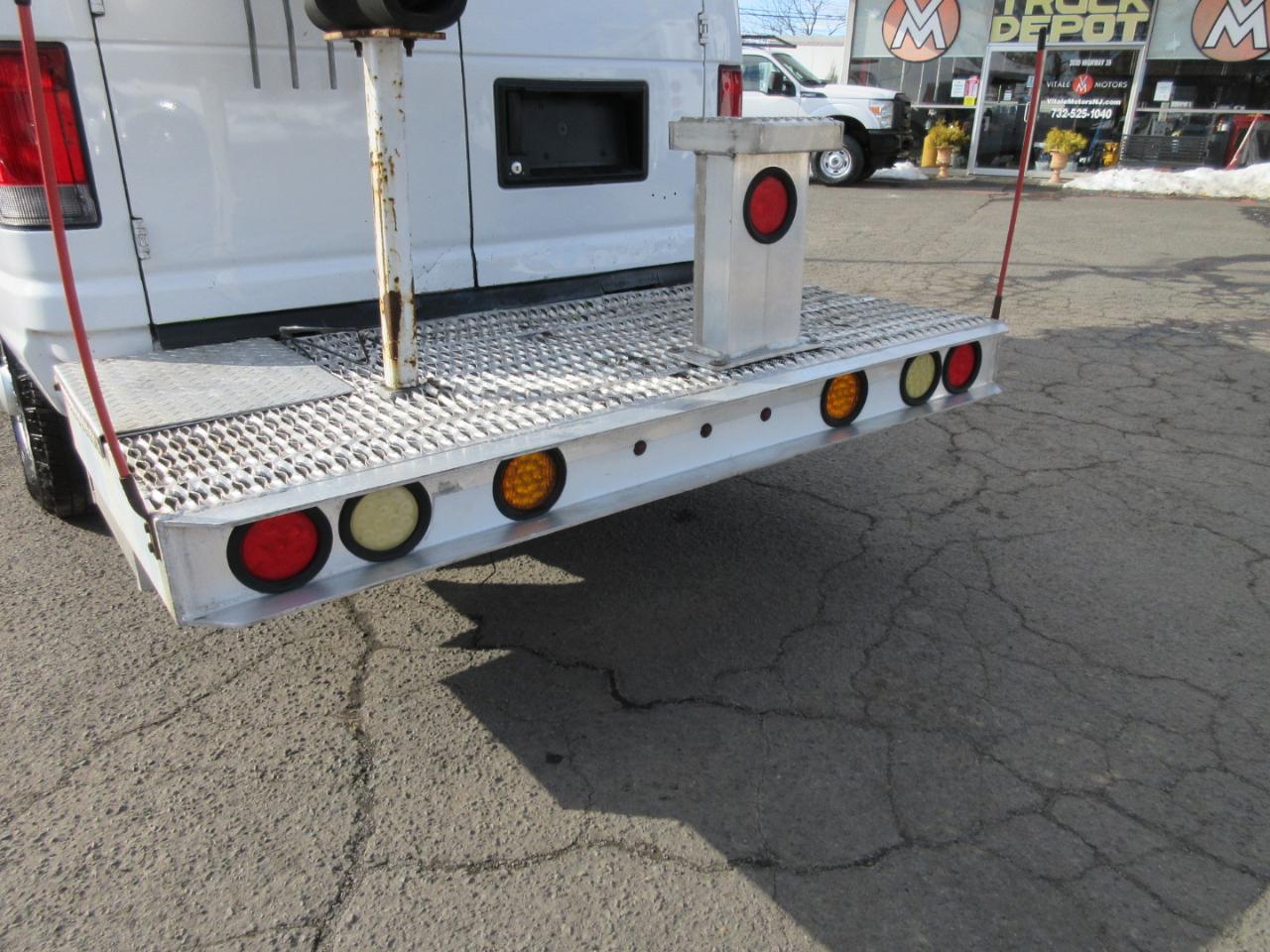 Used 2012 Ford E-350 - photo 33