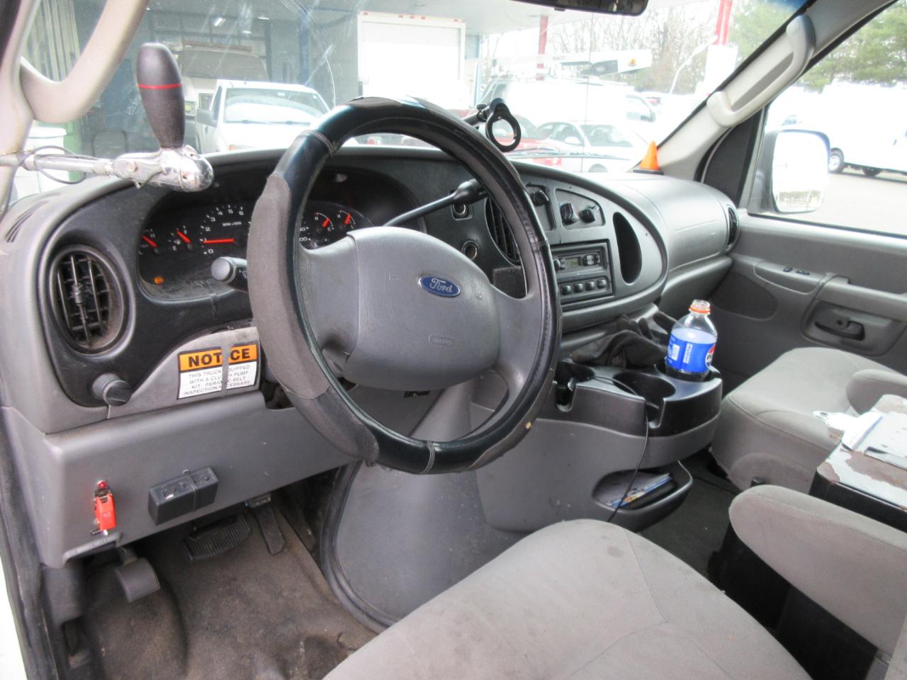 Used 2007 Ford E-350 - photo 16