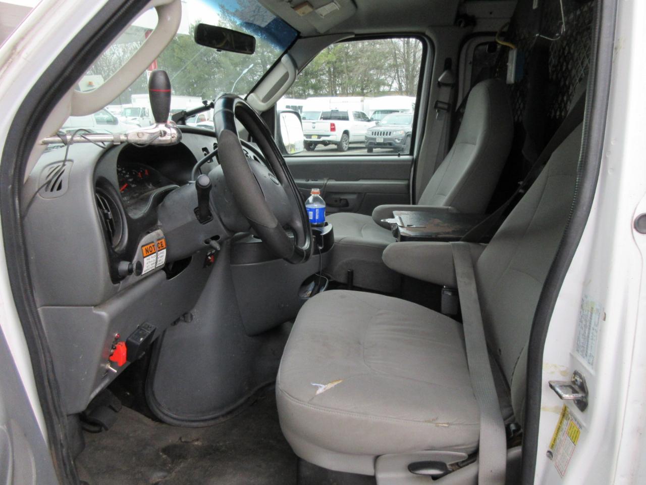 Used 2007 Ford E-350 - photo 17