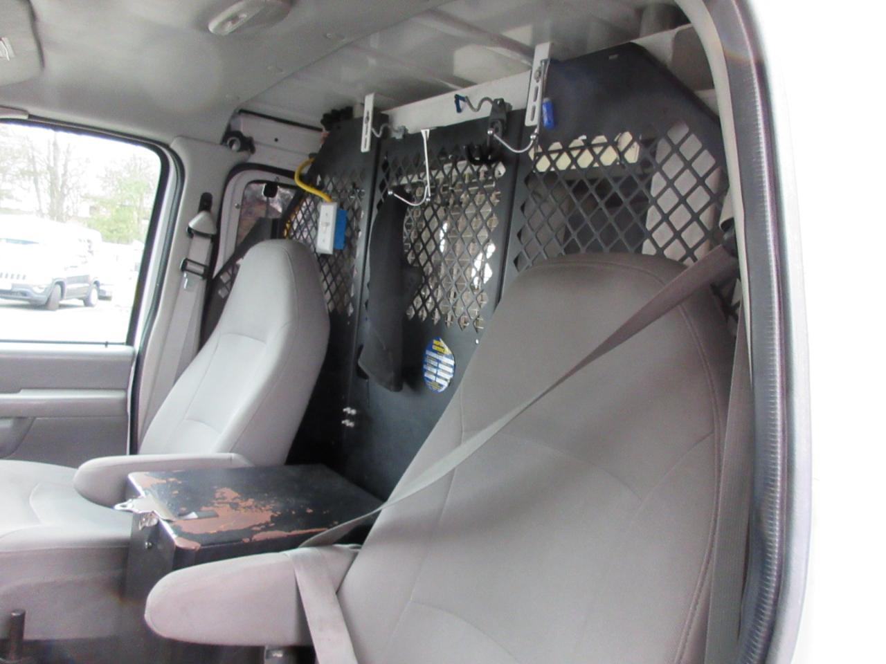 Used 2007 Ford E-350 - photo 18