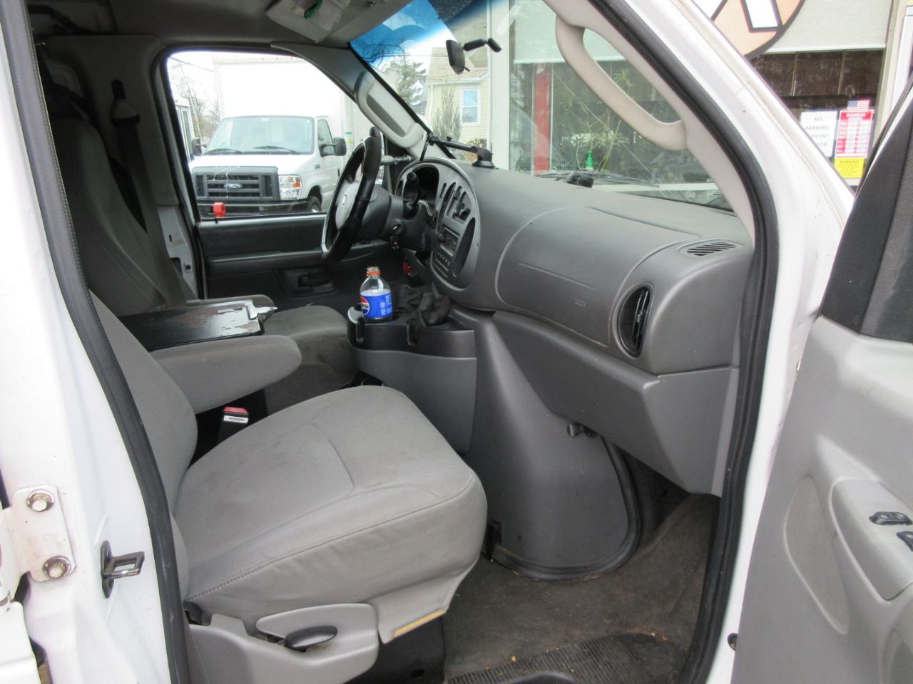Used 2007 Ford E-350 - photo 19