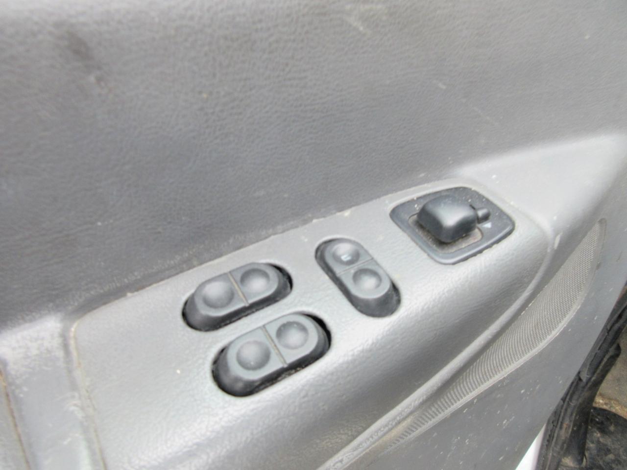 Used 2007 Ford E-350 - photo 22