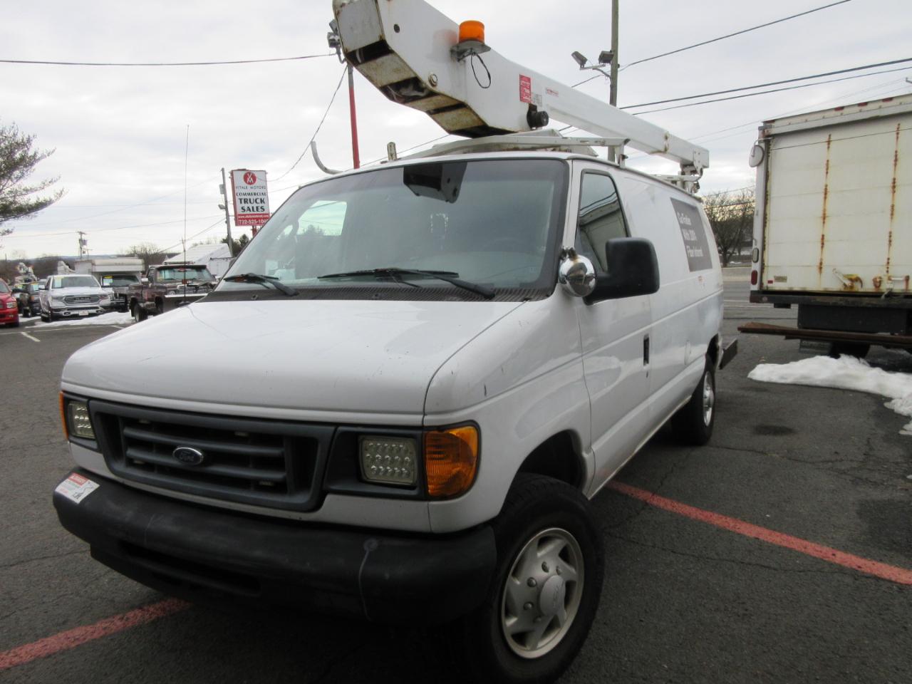 Used 2007 Ford E-350 - photo 7
