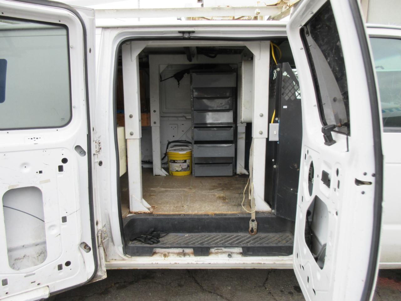 Used 2007 Ford E-350 - photo 9