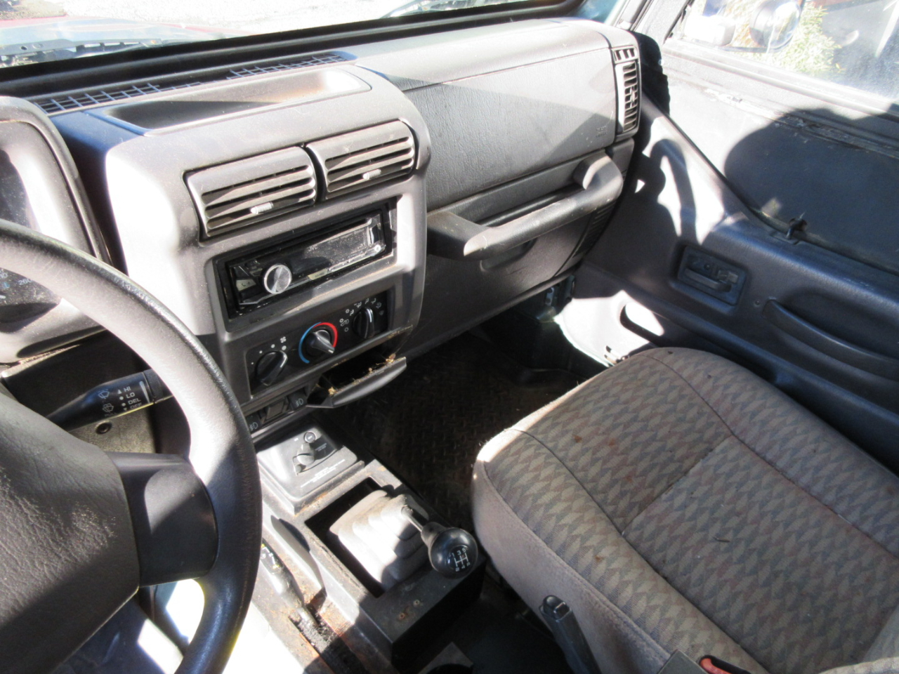 Used 1999 Jeep Wrangler - photo 11
