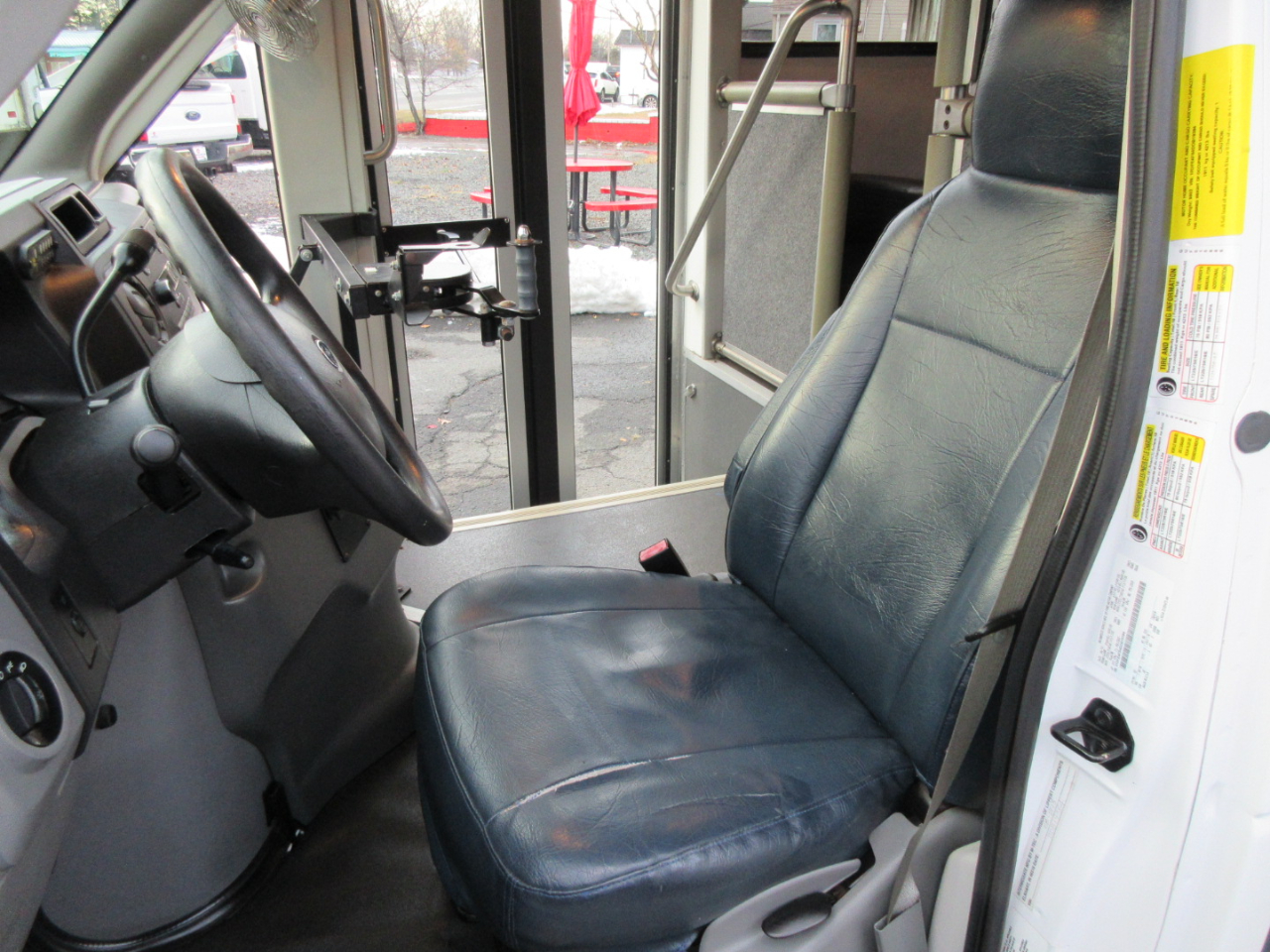 Used 2013 Ford E-450 - photo 36