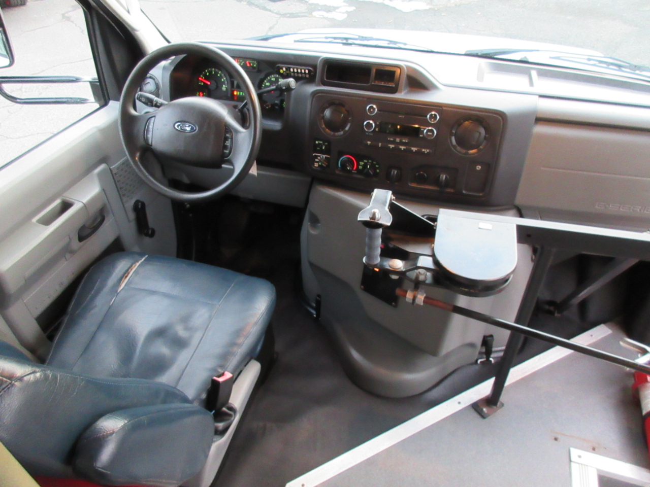 Used 2013 Ford E-450 - photo 15