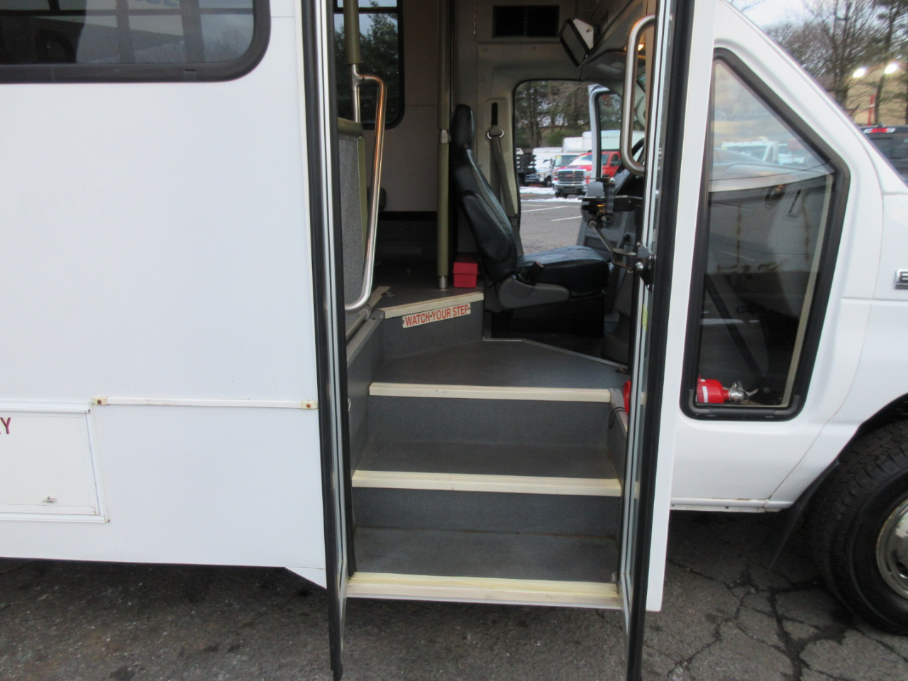 Used 2013 Ford E-450 - photo 17