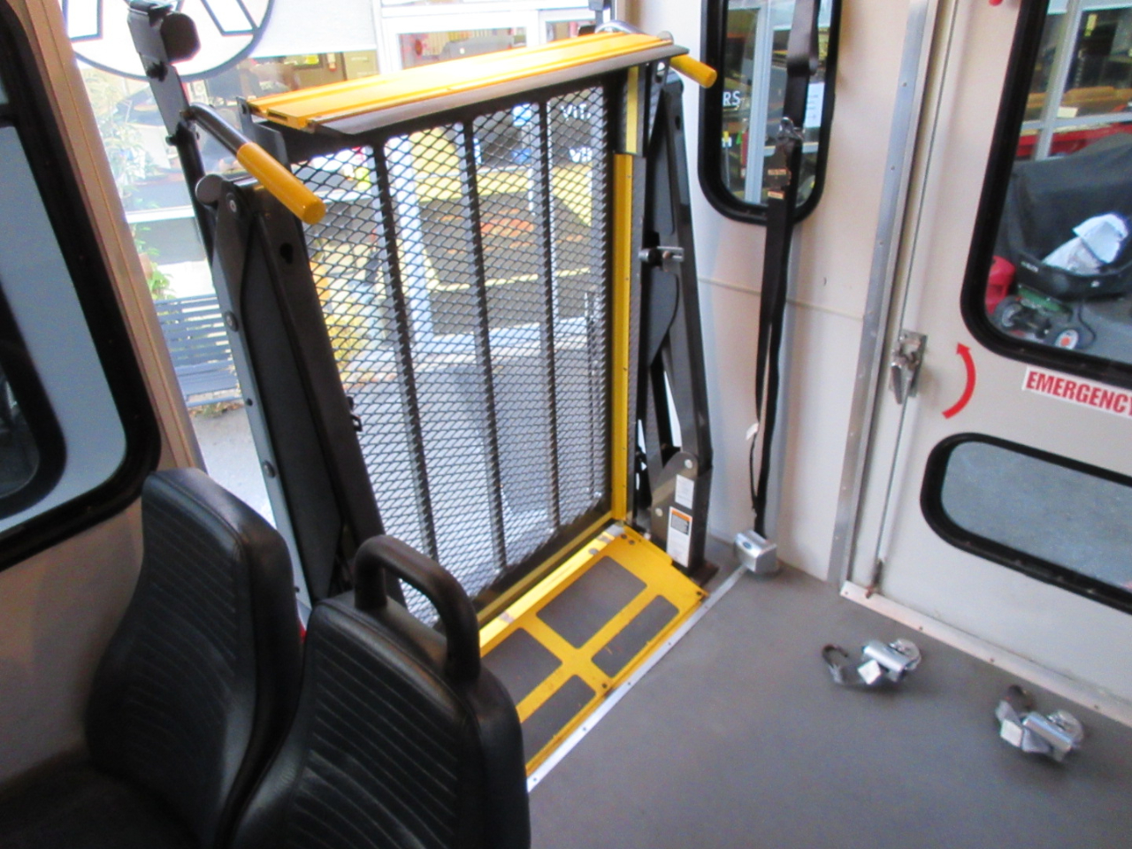 Used 2013 Ford E-450 - photo 18