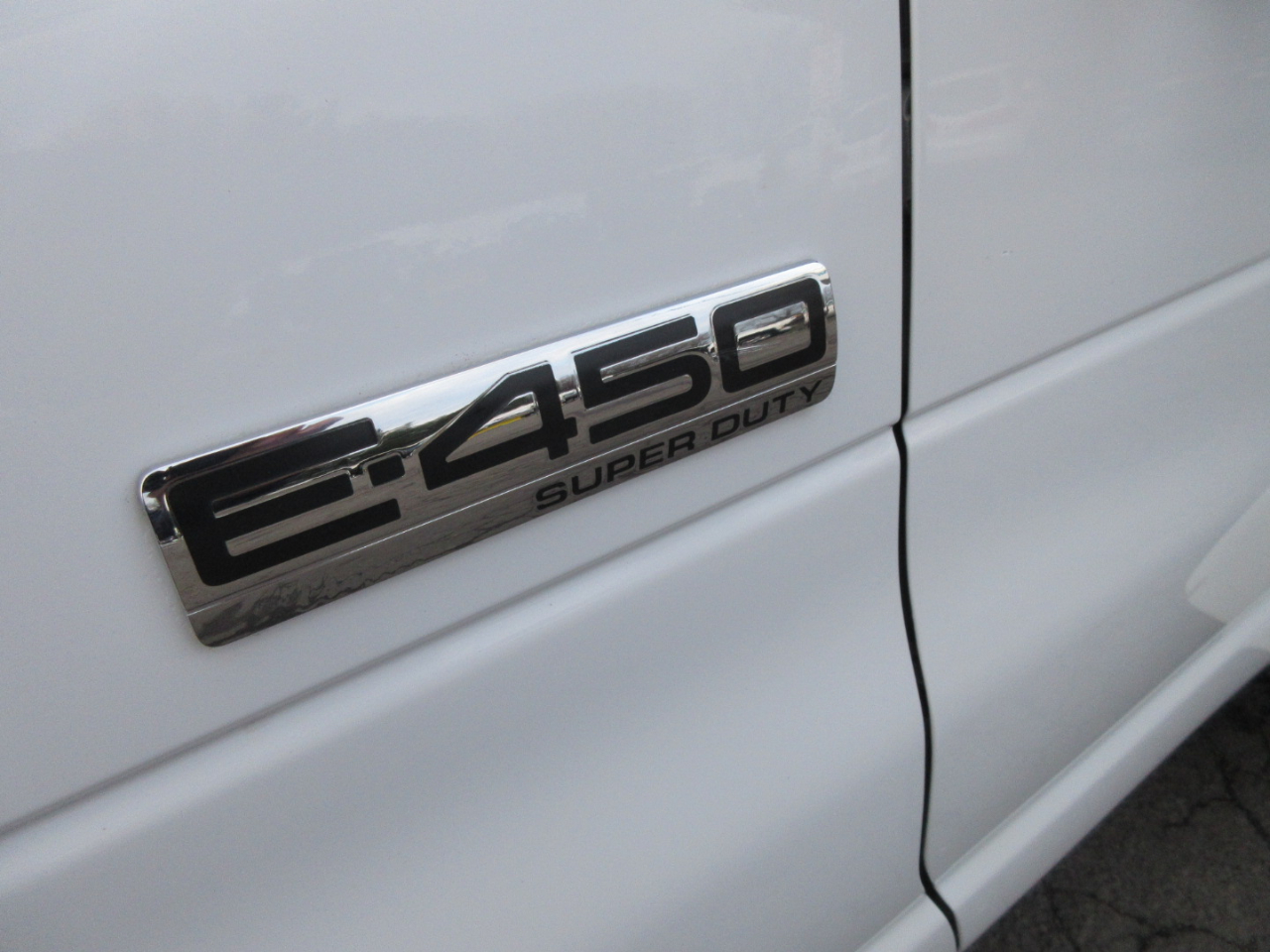 Used 2013 Ford E-450 - photo 26