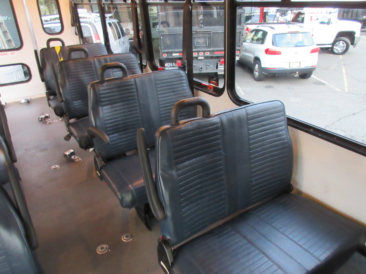 Used 2013 Ford E-450 - photo 32