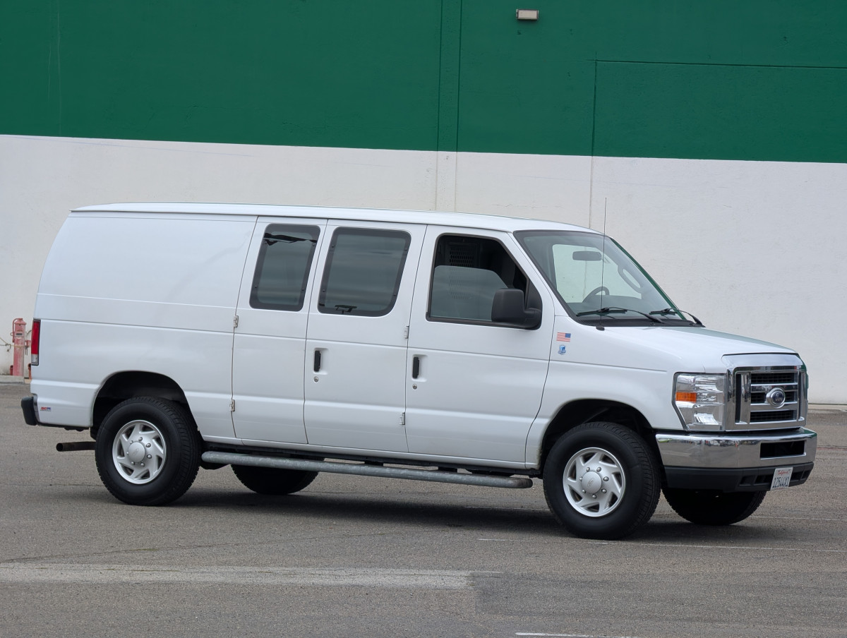Used 2014 Ford E-250 - photo 1