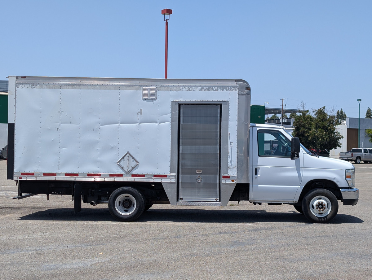 Used 2015 Ford E-450 - photo 10