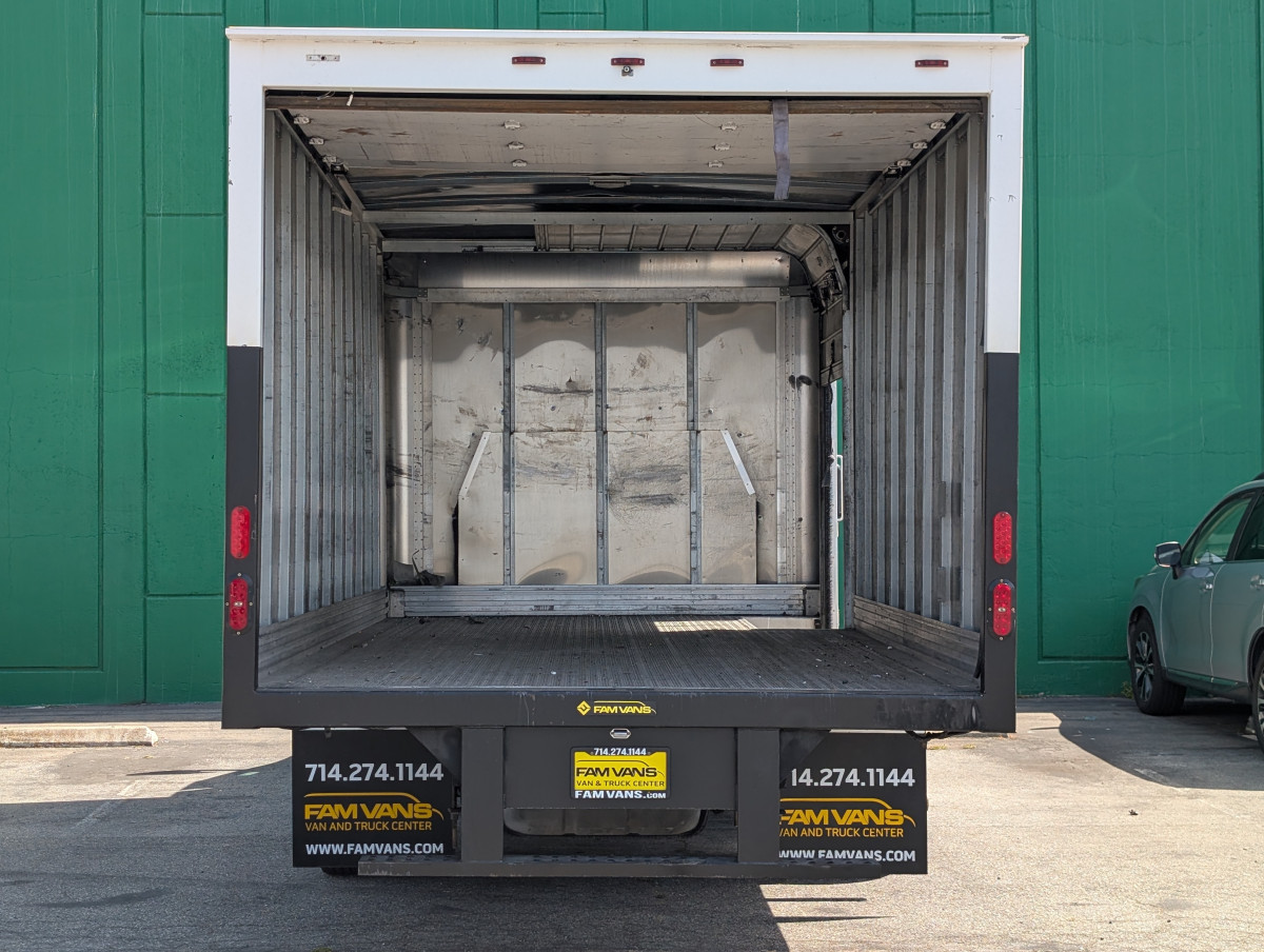 Used 2015 Ford E-450 - photo 13