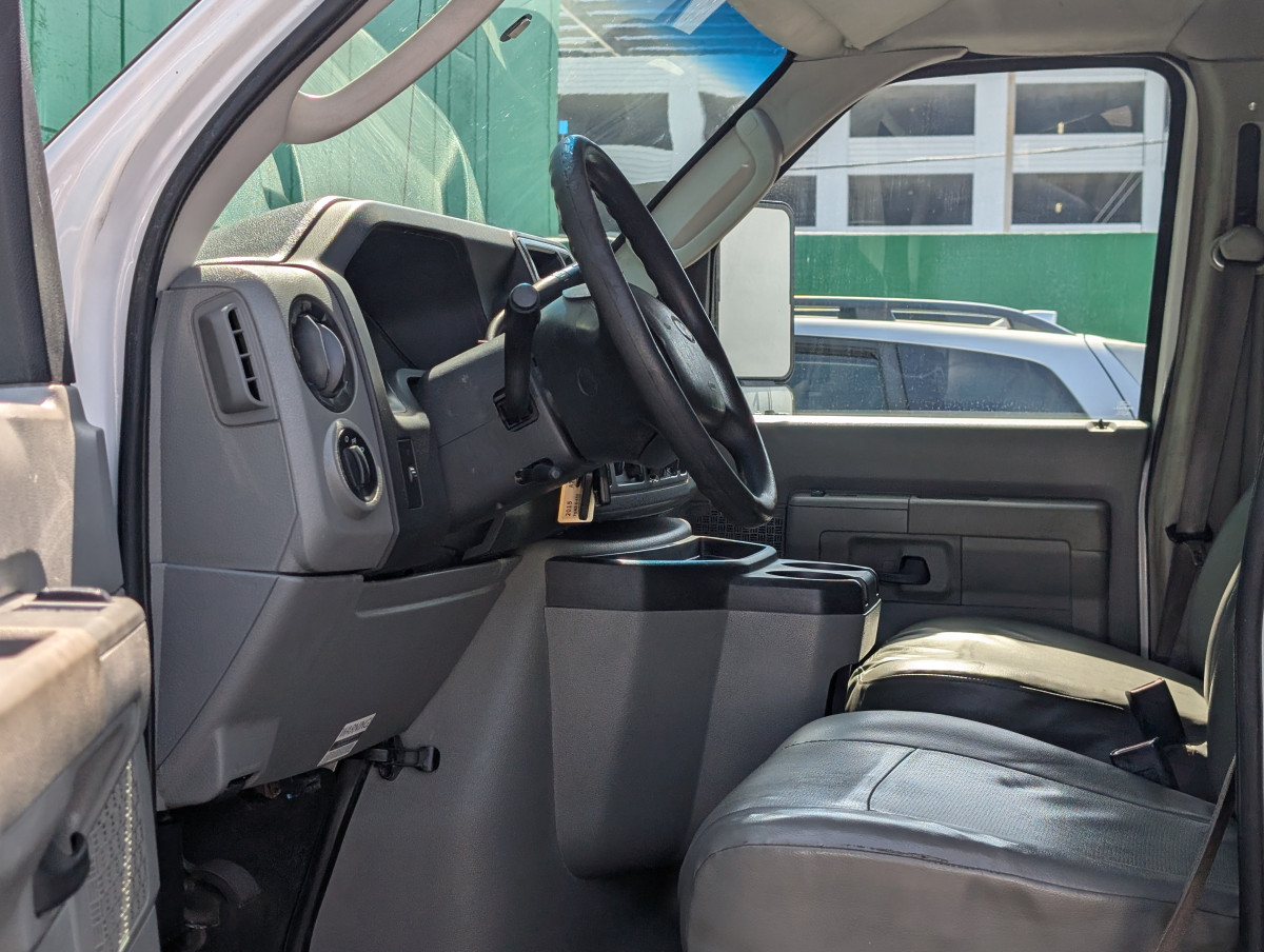 Used 2015 Ford E-450 - photo 16