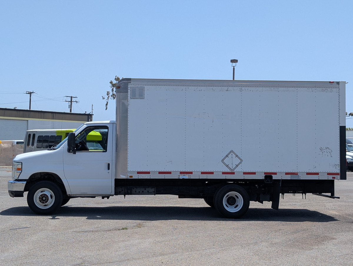 Used 2015 Ford E-450 - photo 6