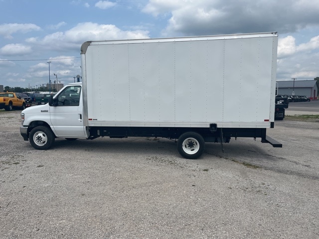 New 2025 Ford E-450 - photo 18