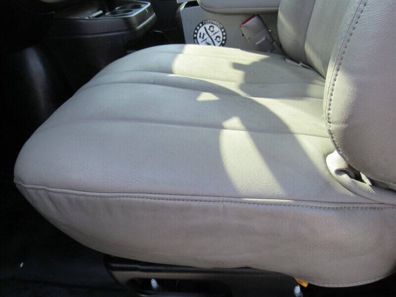 Used 2014 Chevrolet Express 2500 - photo 36