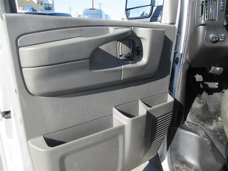 Used 2014 Chevrolet Express 2500 - photo 16