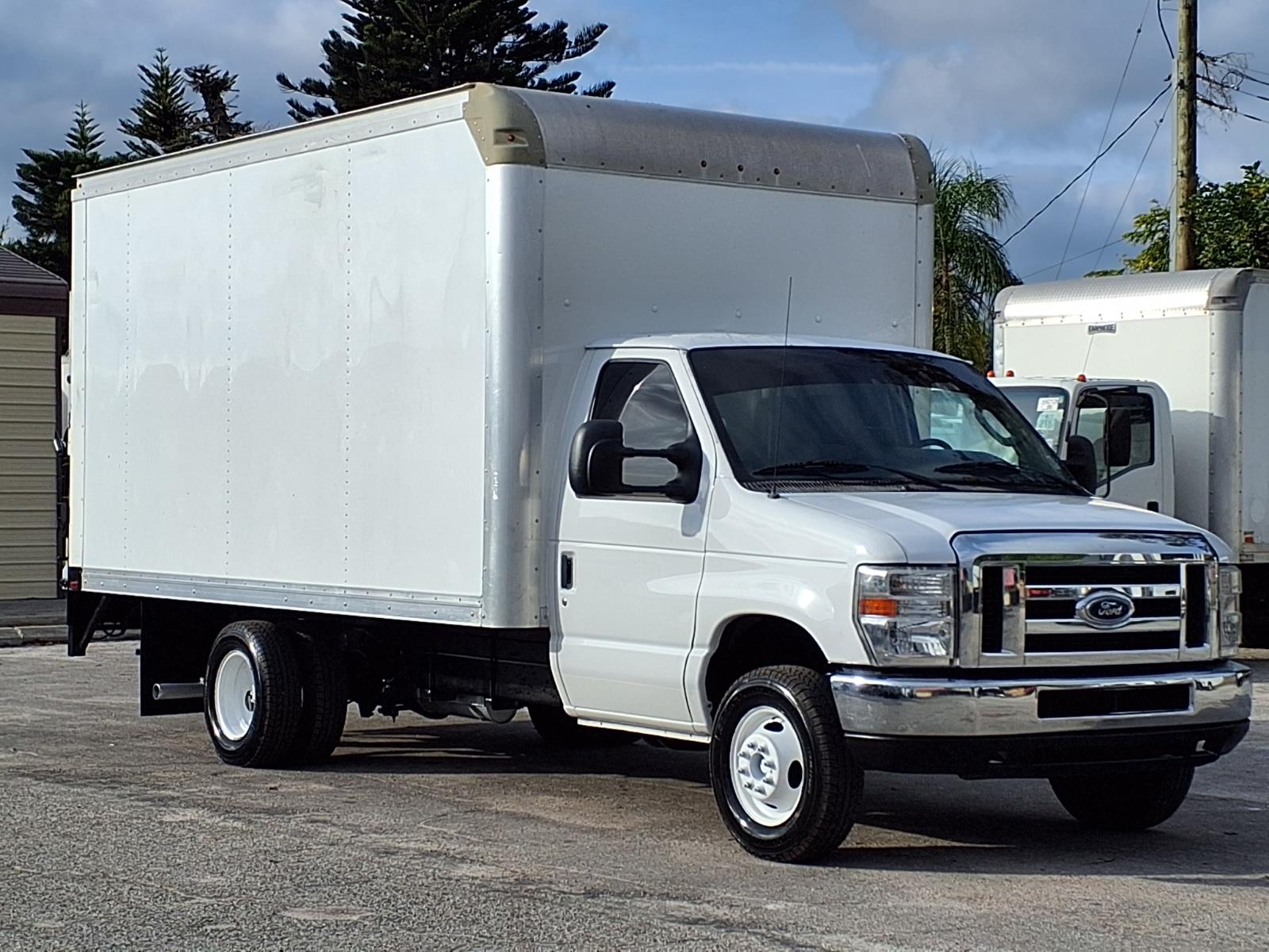 Used 2017 Ford E-350 - photo 1