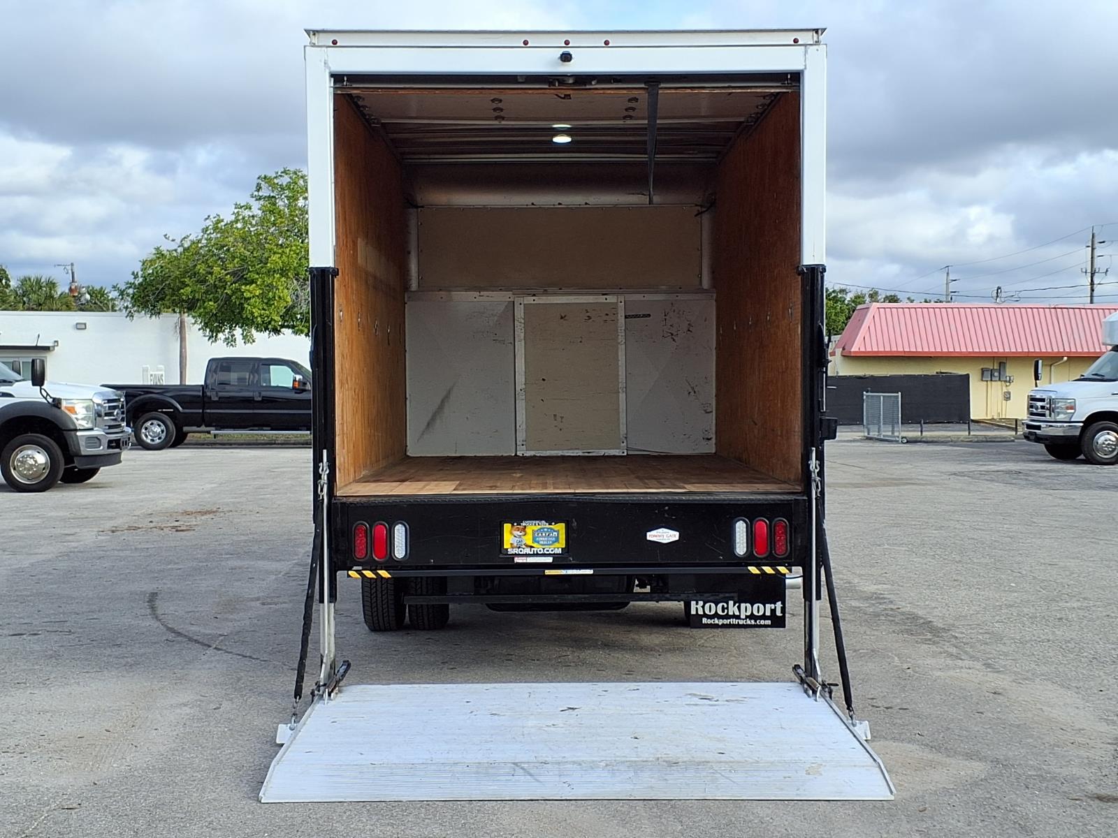 Used 2017 Ford E-350 - photo 19