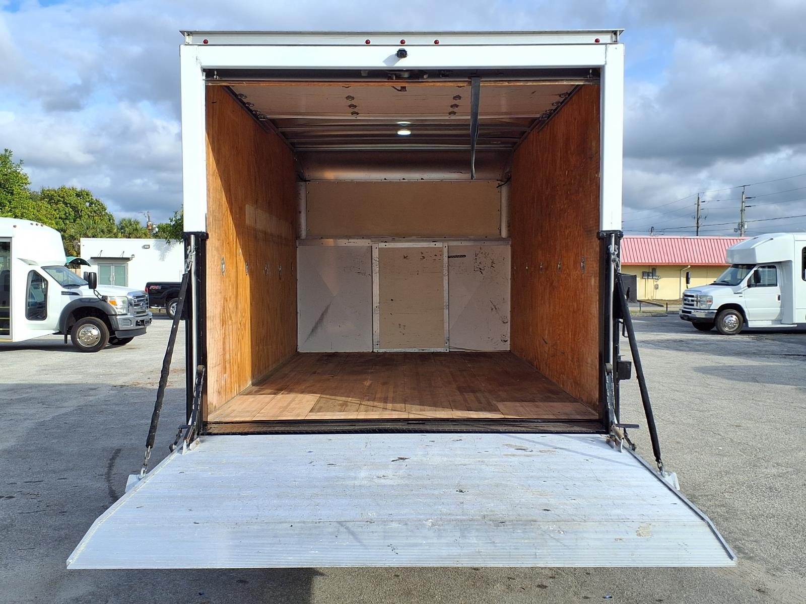 Used 2017 Ford E-350 - photo 20