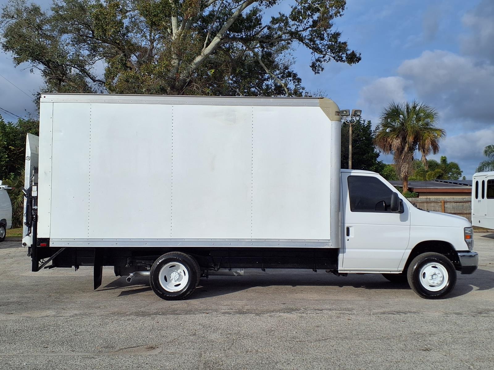 Used 2017 Ford E-350 - photo 5