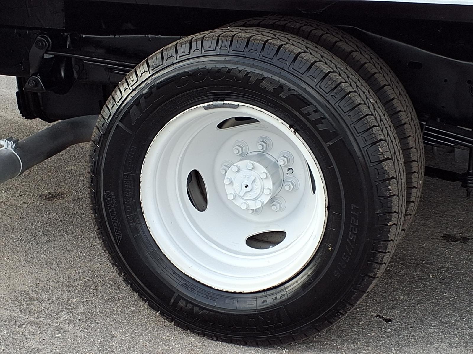 Used 2017 Ford E-350 - photo 37