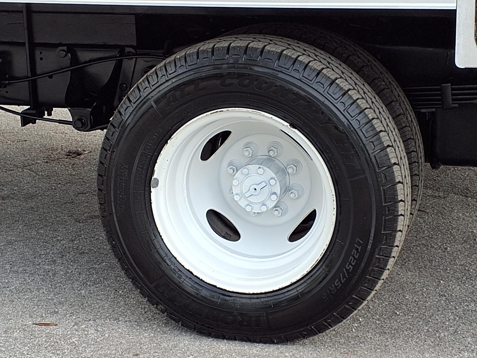 Used 2017 Ford E-350 - photo 40