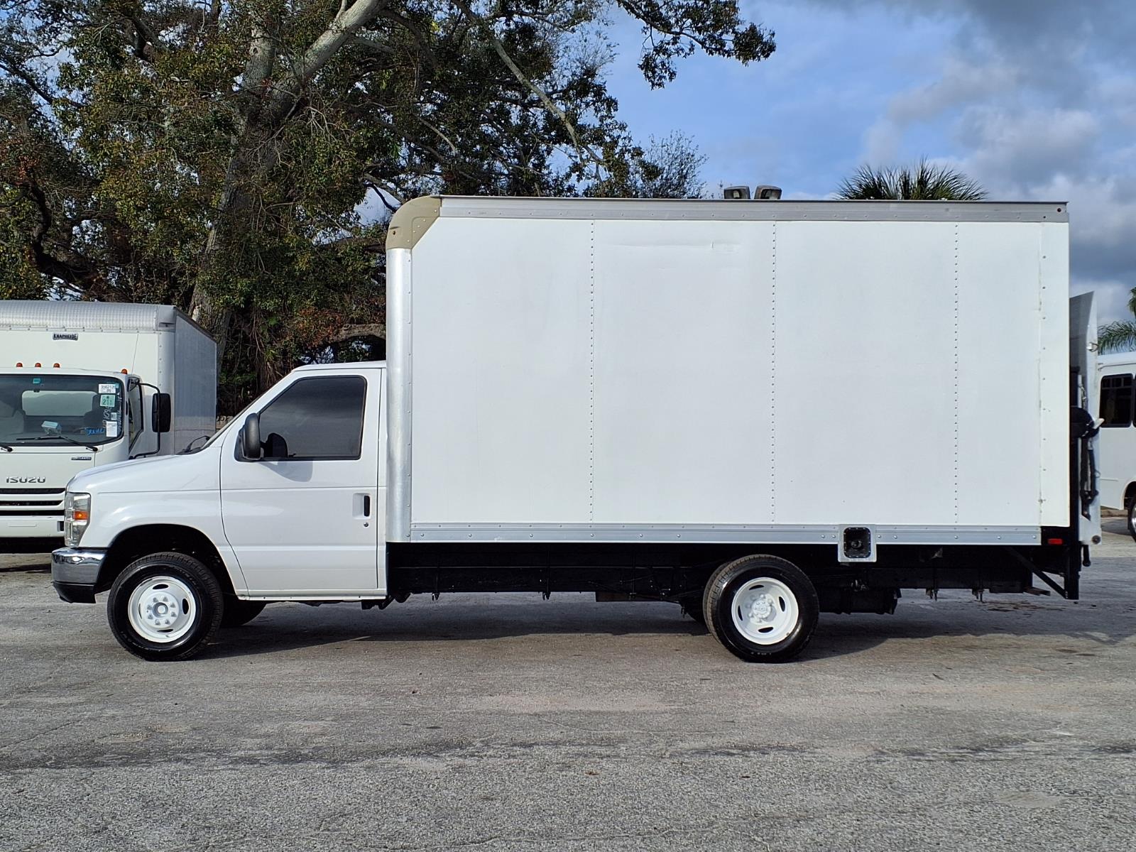 Used 2017 Ford E-350 - photo 9
