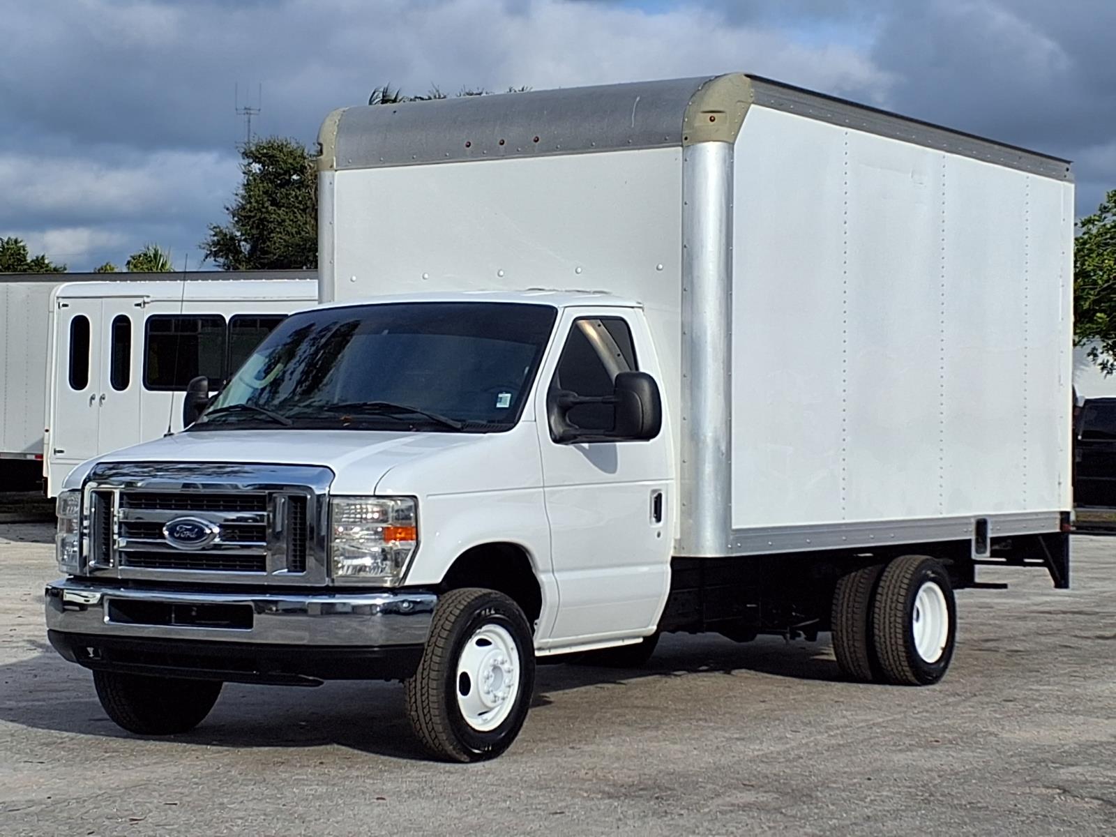Used 2017 Ford E-350 - photo 10