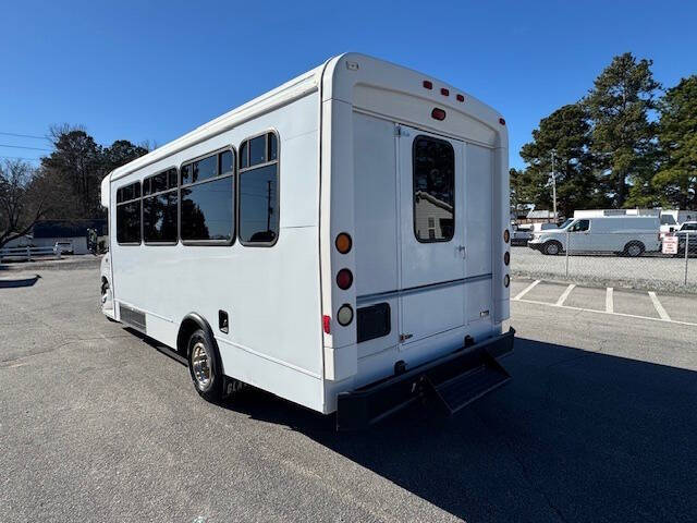 Used 2003 Ford E-450 - photo 5