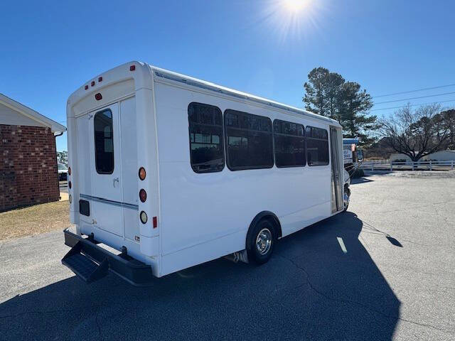 Used 2003 Ford E-450 - photo 8