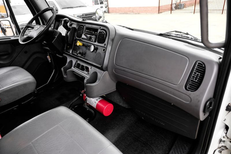 Used 2020 Freightliner M2 106 - photo 17