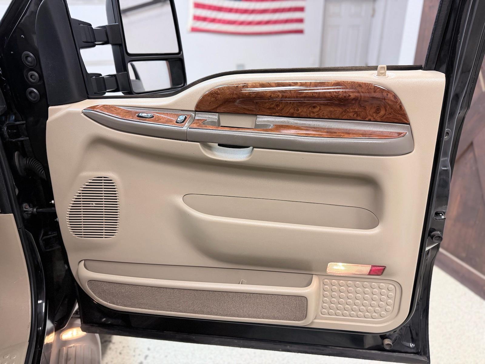 Used 2001 Ford Excursion - photo 30