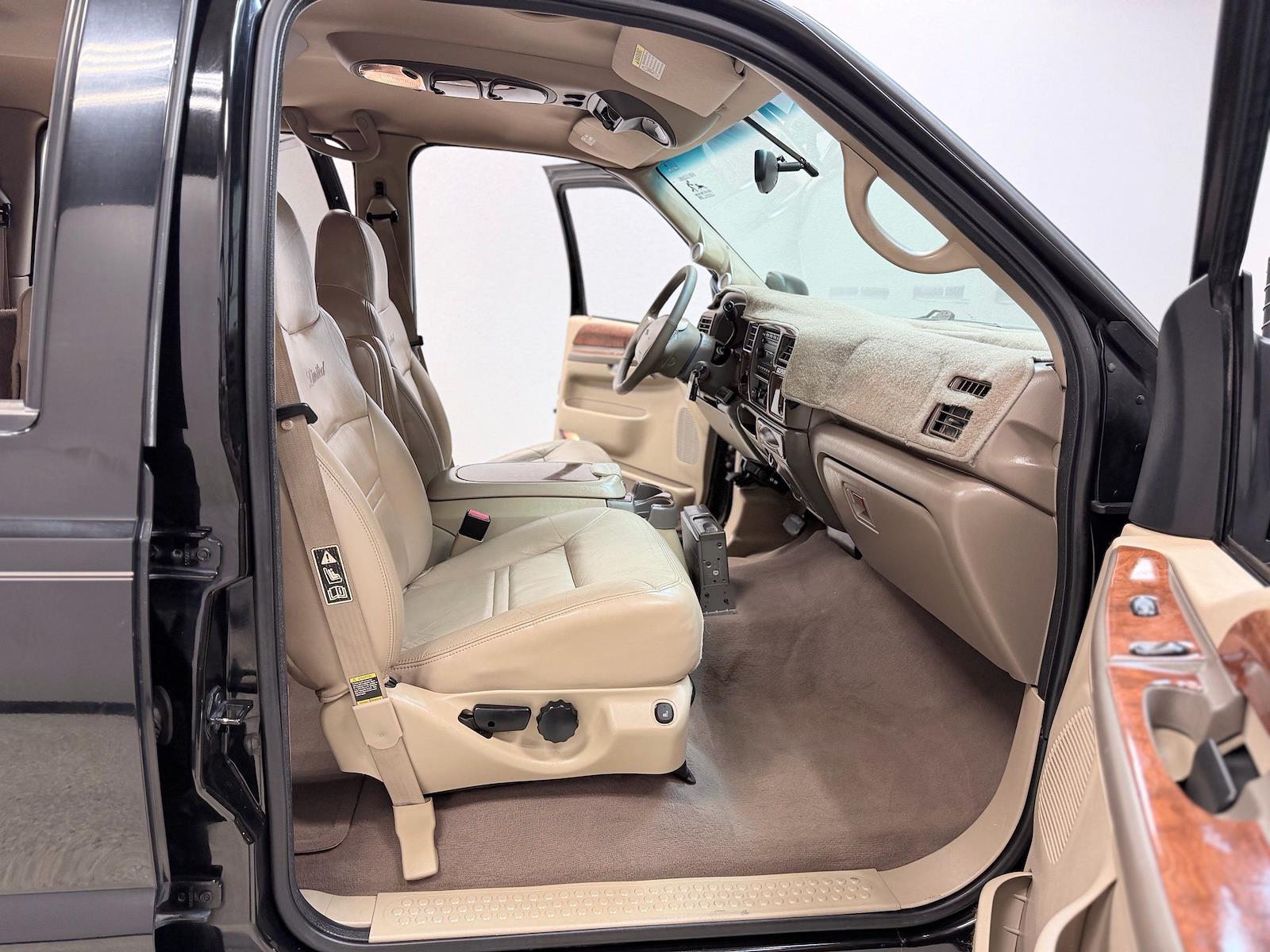 Used 2001 Ford Excursion - photo 32