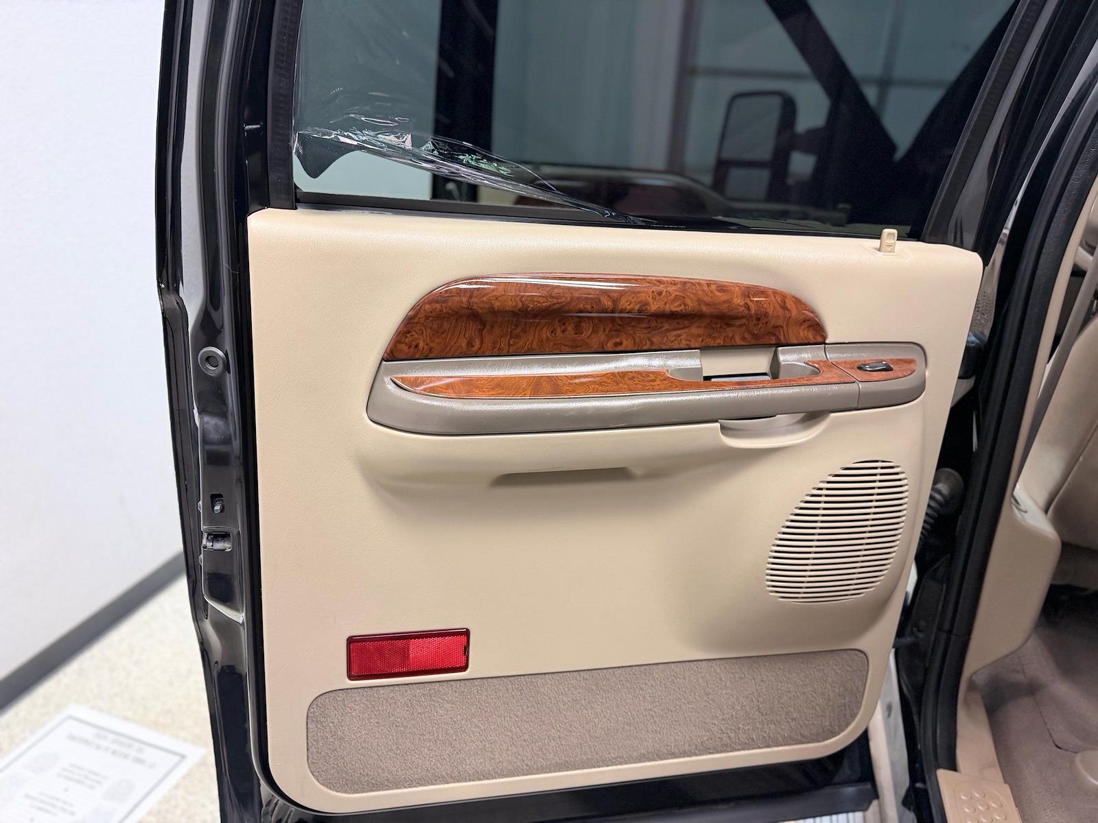 Used 2001 Ford Excursion - photo 34