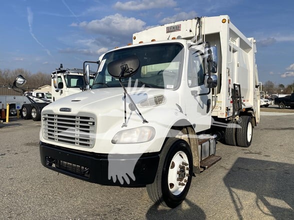 Used 2015 Freightliner M2 106 - photo 20
