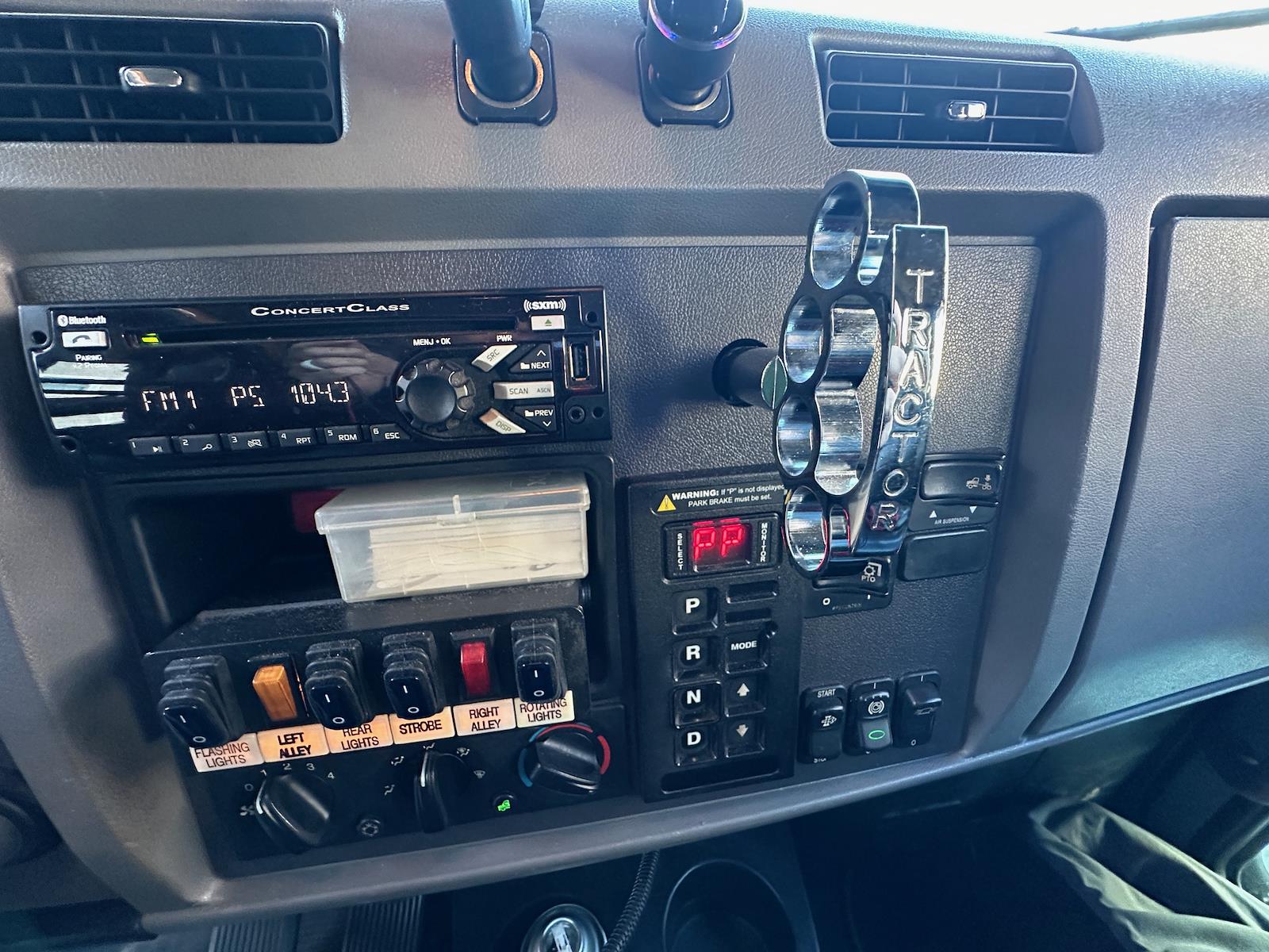 Used 2016 Peterbilt 337 - photo 18
